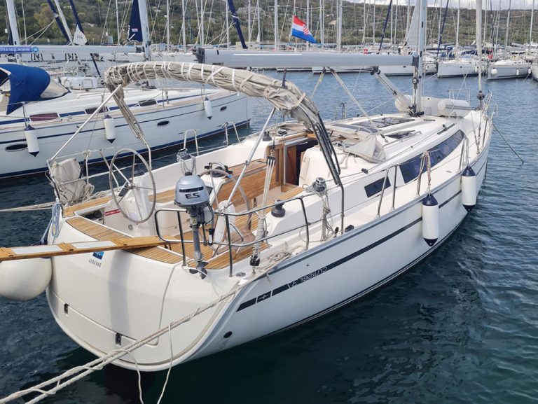 BAVARIA C37