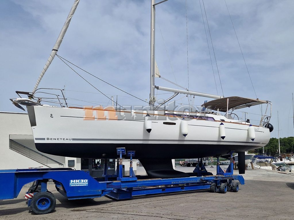 BENETEAU Oceanis 37