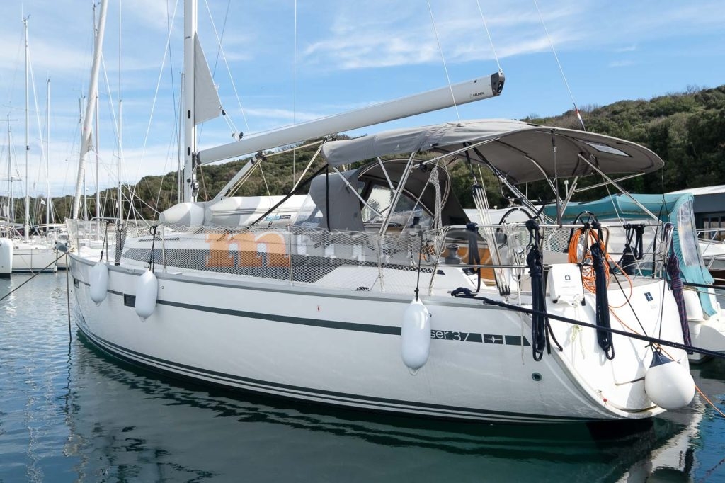 BAVARIA Cruiser 37